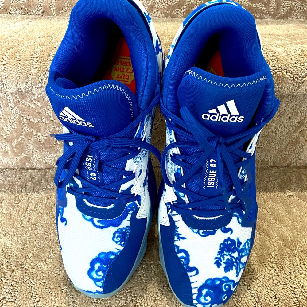 Men’s size 13 adidas men’s sneaker